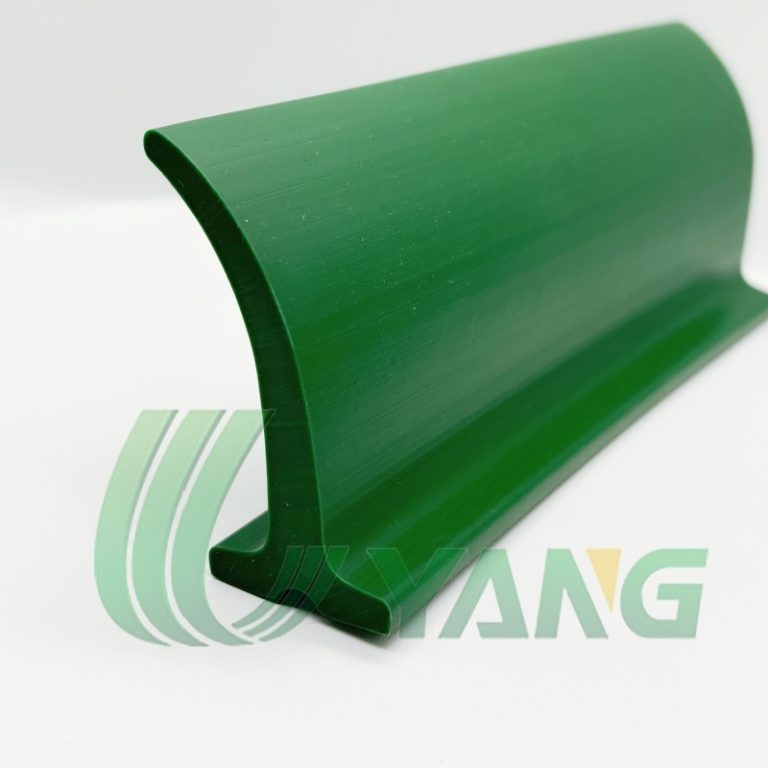 Conveyor belt Cleat