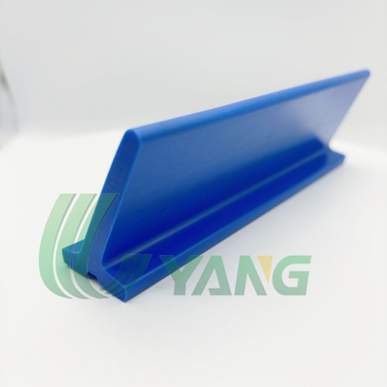 Conveyor belt Cleat